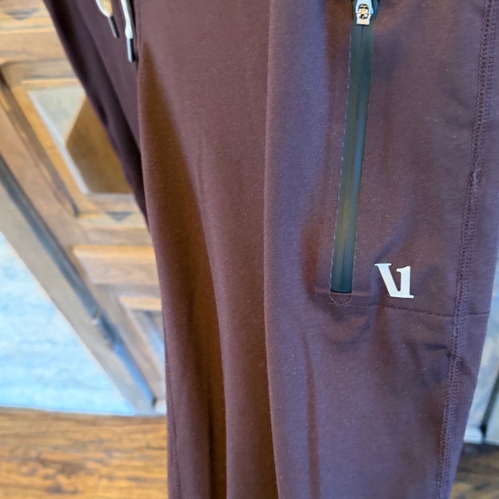 Vuori mens Sunday performance Men's raisin heather Joggers, worn once! Size M - Picture 3 of 5